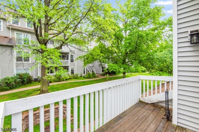 45 Fox Run Dr, Englewood City, NJ 07631
