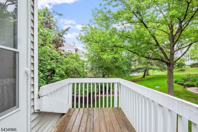 45 Fox Run Dr, Englewood City, NJ 07631