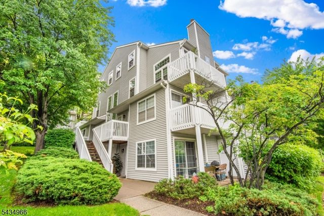 45 Fox Run Dr, Englewood City, NJ 07631