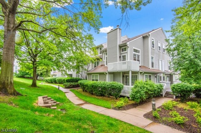 45 Fox Run Dr, Englewood City, NJ 07631