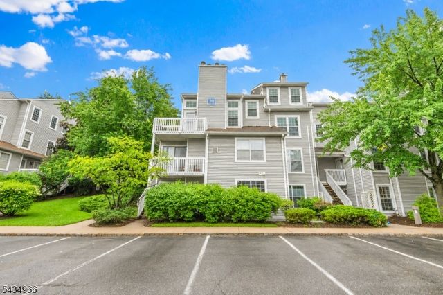 45 Fox Run Dr, Englewood City, NJ 07631