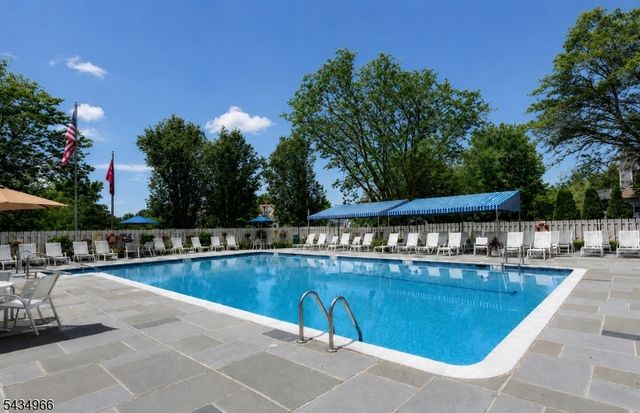 45 Fox Run Dr, Englewood City, NJ 07631