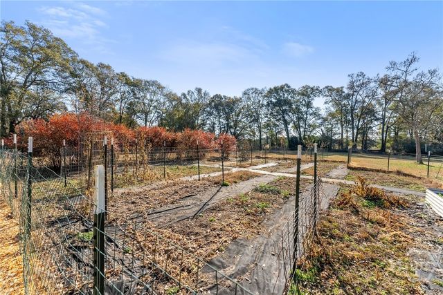 670 S Railroad Avenue, Carlton, GA 30627