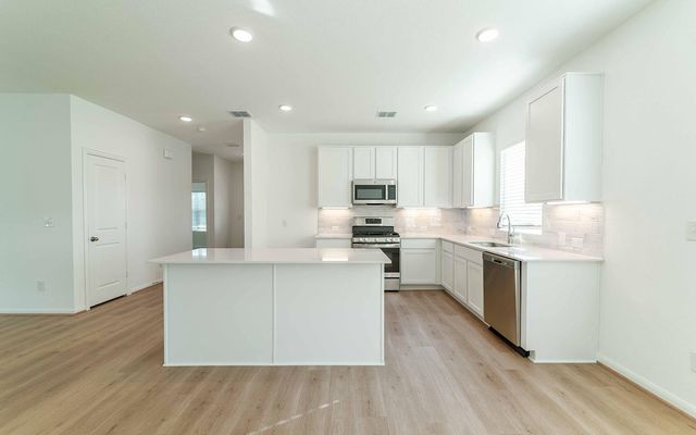 337 Yosemite DR, Kyle, TX 78640