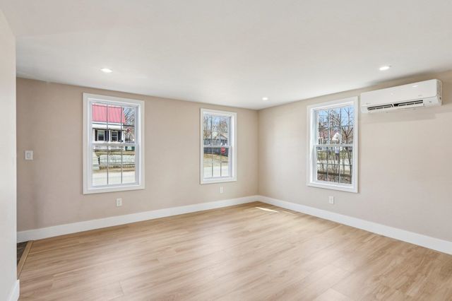 101 Souhegan Street, Milford, NH 03055