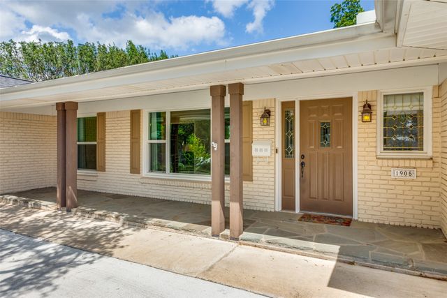 1905 Dakar Road W, Fort Worth, TX 76116