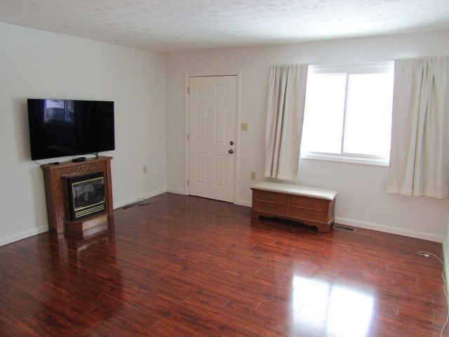 3200 Sandhill Road, Irvine, KY 40336