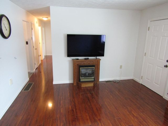 3200 Sandhill Road, Irvine, KY 40336