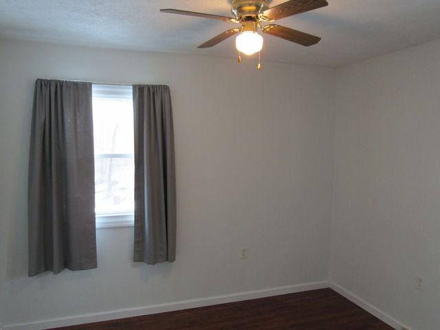 3200 Sandhill Road, Irvine, KY 40336