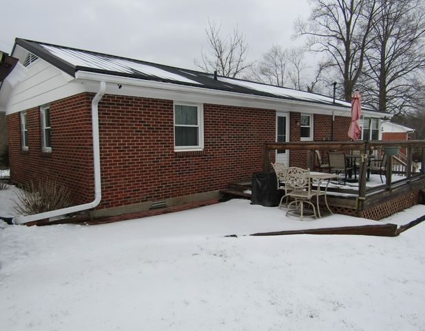 3200 Sandhill Road, Irvine, KY 40336