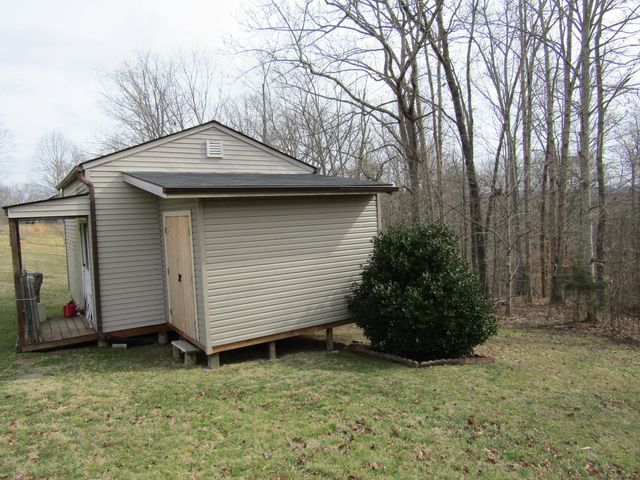 3200 Sandhill Road, Irvine, KY 40336