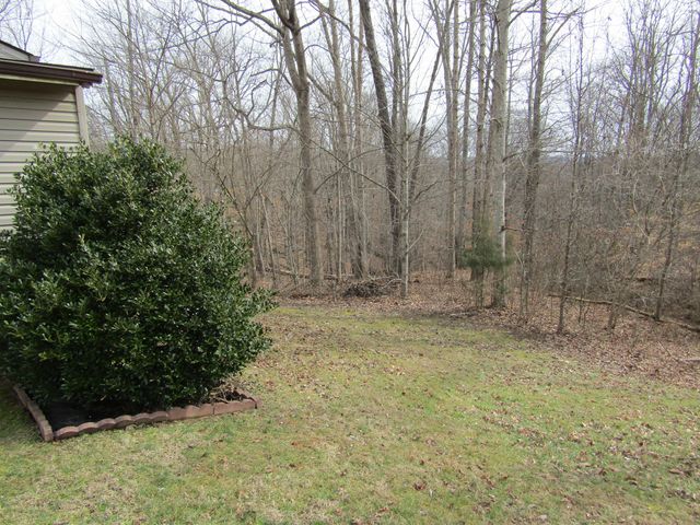 3200 Sandhill Road, Irvine, KY 40336