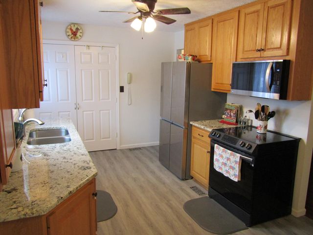 3200 Sandhill Road, Irvine, KY 40336