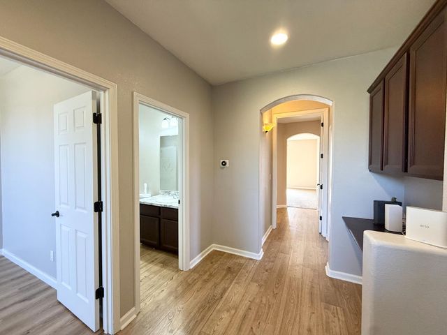 918 Castellona Dr, Newman, CA 95360