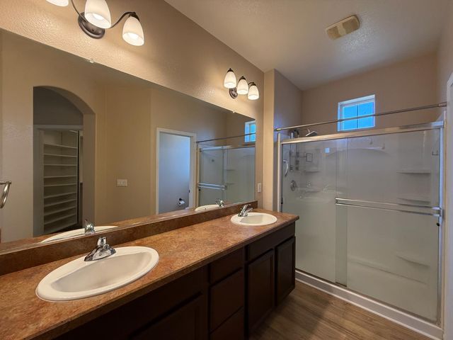 918 Castellona Dr, Newman, CA 95360