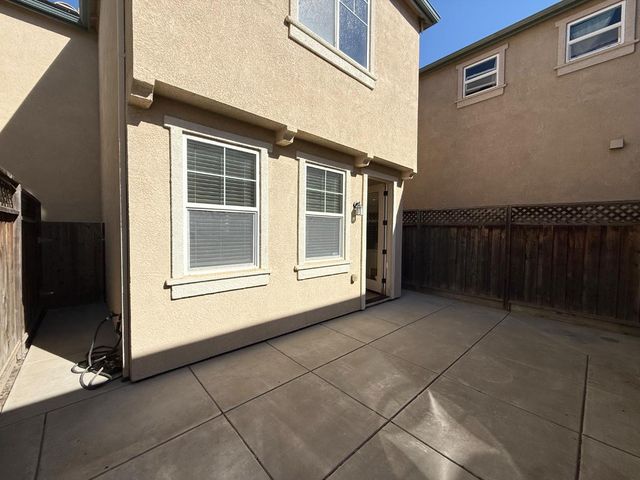 918 Castellona Dr, Newman, CA 95360