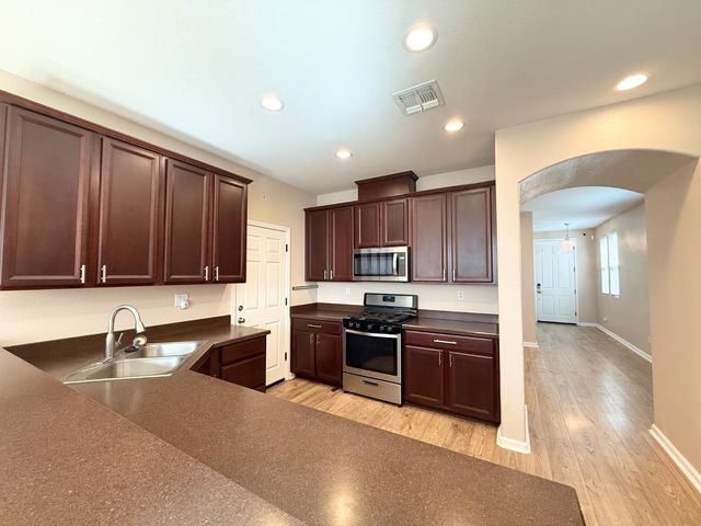 918 Castellona Dr, Newman, CA 95360