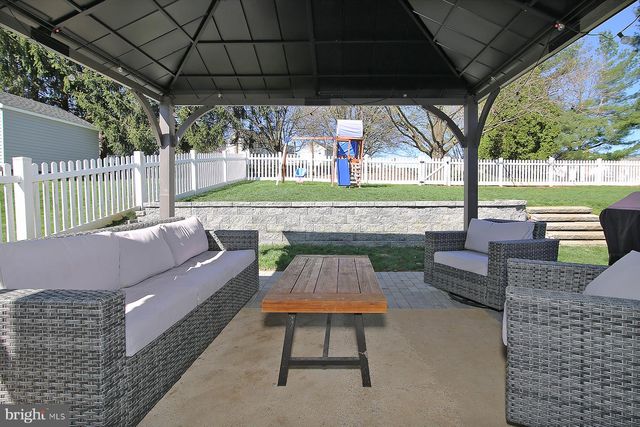 77 E MOHLER CHURCH RD, Ephrata, PA 17522