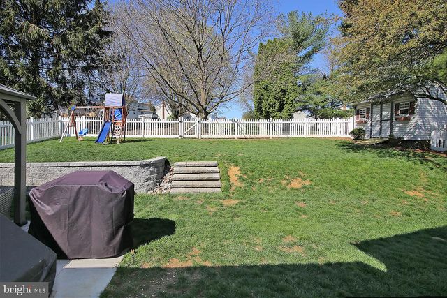 77 E MOHLER CHURCH RD, Ephrata, PA 17522