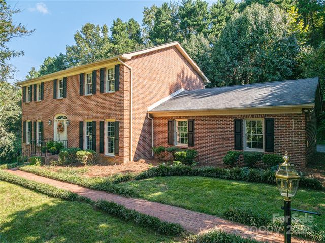 240 37th Avenue Place NW, Hickory, NC 28601