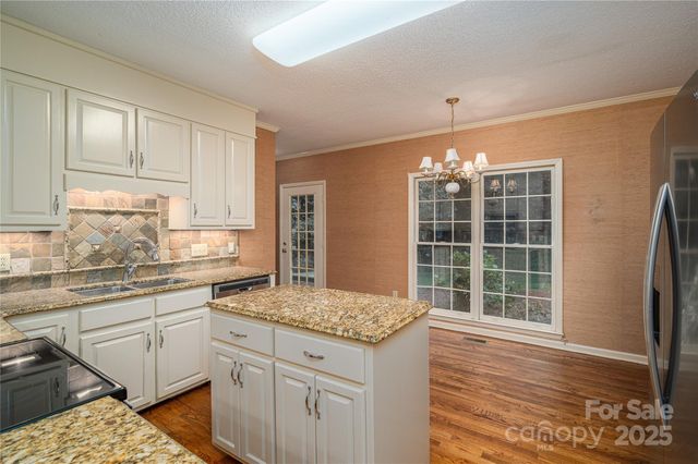 240 37th Avenue Place NW, Hickory, NC 28601