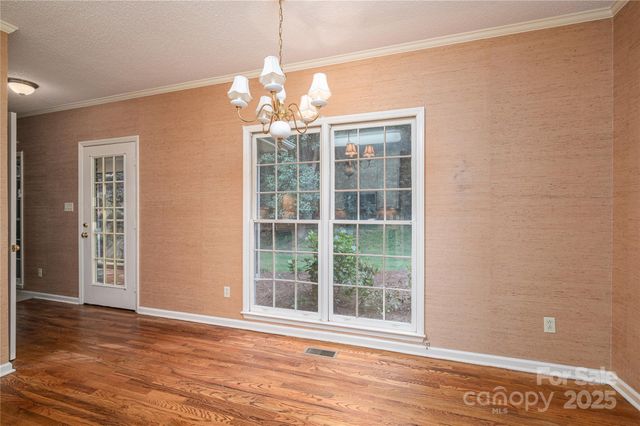 240 37th Avenue Place NW, Hickory, NC 28601