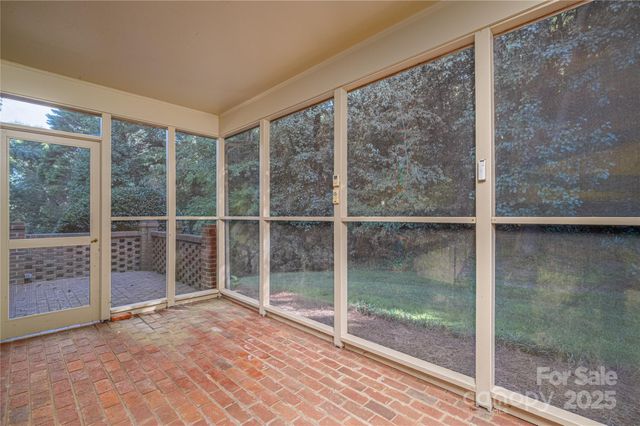 240 37th Avenue Place NW, Hickory, NC 28601