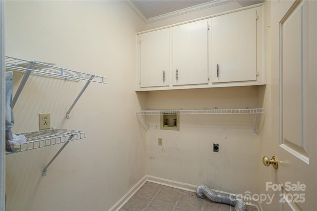 240 37th Avenue Place NW, Hickory, NC 28601