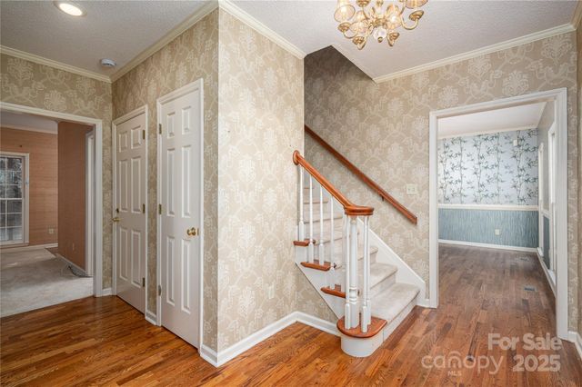 240 37th Avenue Place NW, Hickory, NC 28601