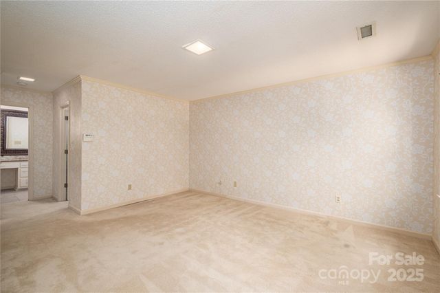 240 37th Avenue Place NW, Hickory, NC 28601