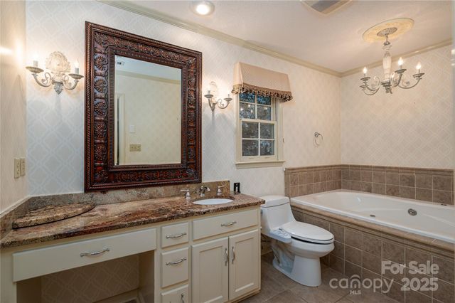 240 37th Avenue Place NW, Hickory, NC 28601