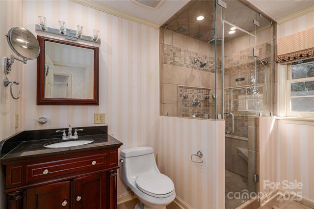 240 37th Avenue Place NW, Hickory, NC 28601