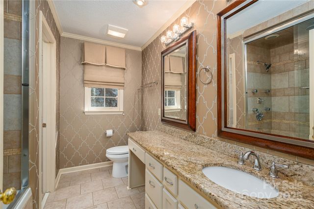 240 37th Avenue Place NW, Hickory, NC 28601