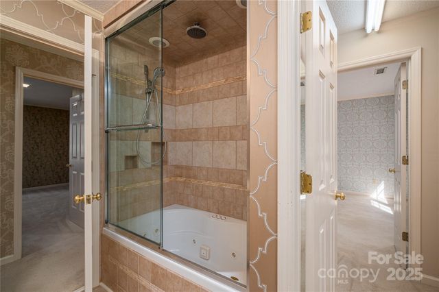 240 37th Avenue Place NW, Hickory, NC 28601