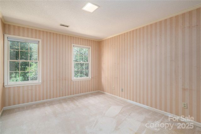 240 37th Avenue Place NW, Hickory, NC 28601
