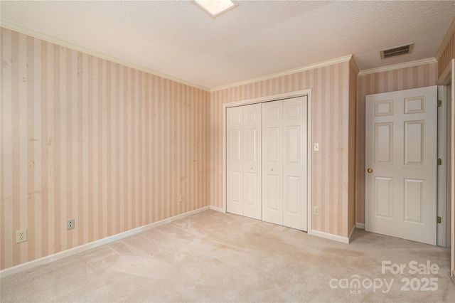 240 37th Avenue Place NW, Hickory, NC 28601