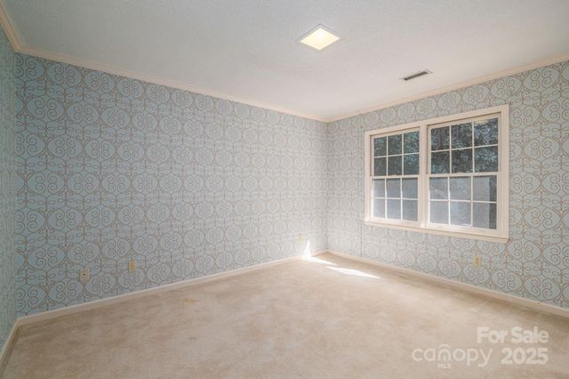 240 37th Avenue Place NW, Hickory, NC 28601