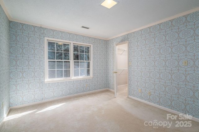 240 37th Avenue Place NW, Hickory, NC 28601