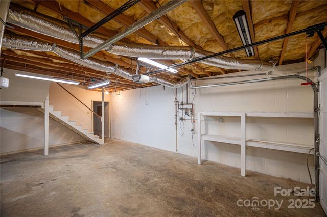 240 37th Avenue Place NW, Hickory, NC 28601