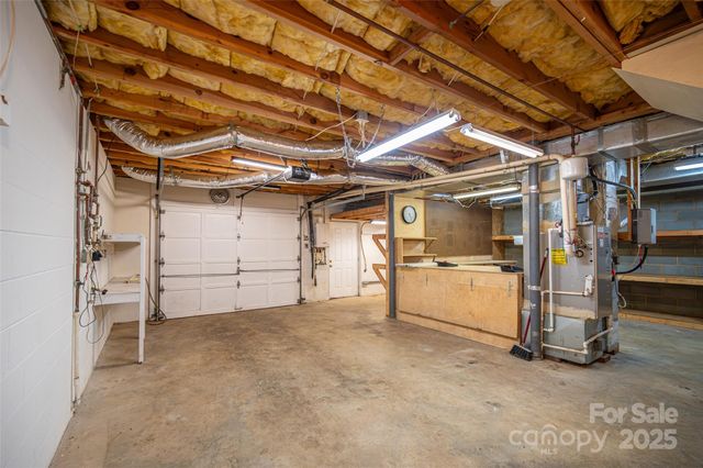 240 37th Avenue Place NW, Hickory, NC 28601