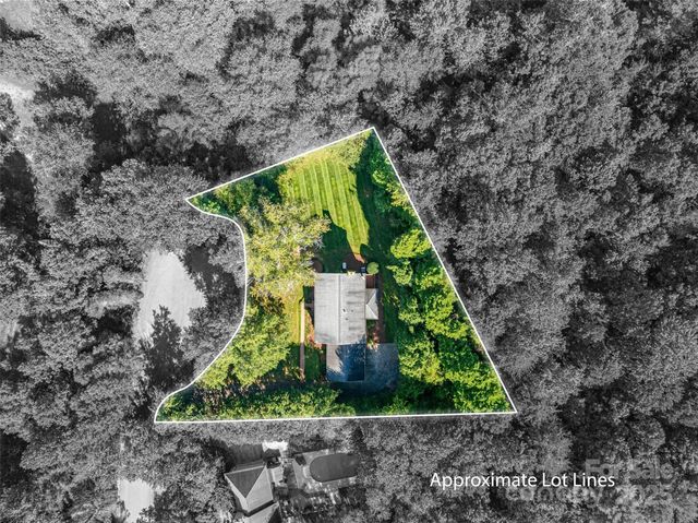 240 37th Avenue Place NW, Hickory, NC 28601