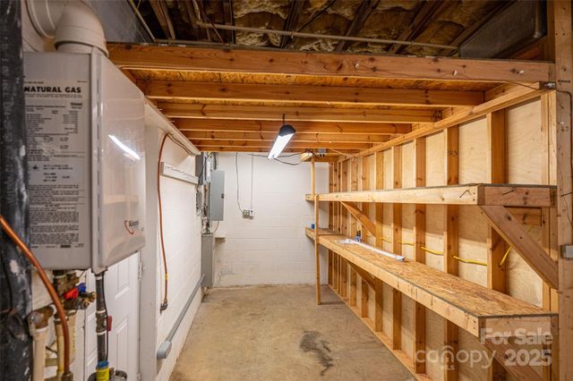 240 37th Avenue Place NW, Hickory, NC 28601