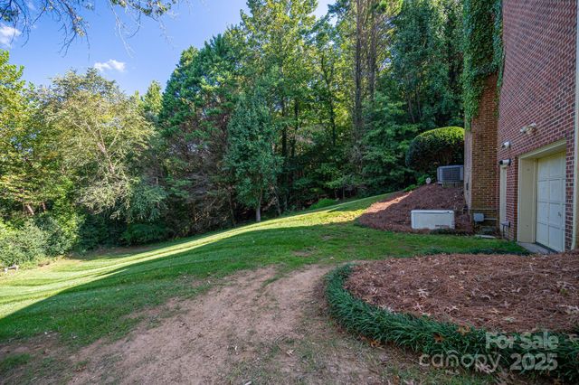 240 37th Avenue Place NW, Hickory, NC 28601
