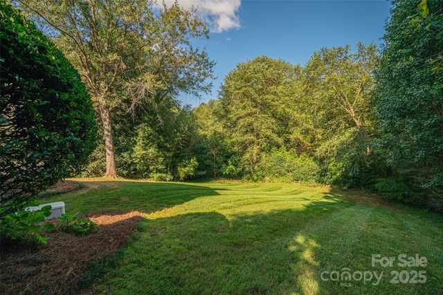 240 37th Avenue Place NW, Hickory, NC 28601