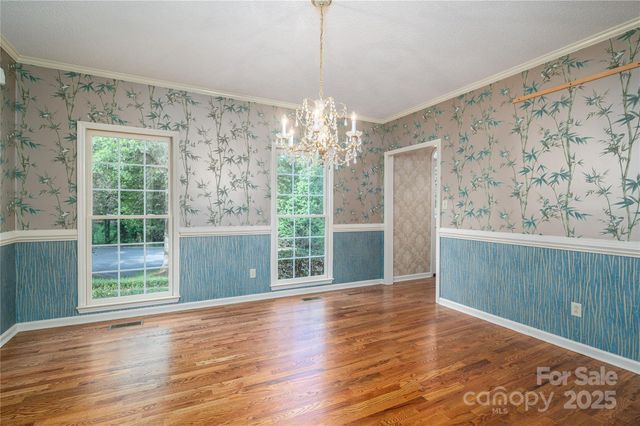 240 37th Avenue Place NW, Hickory, NC 28601