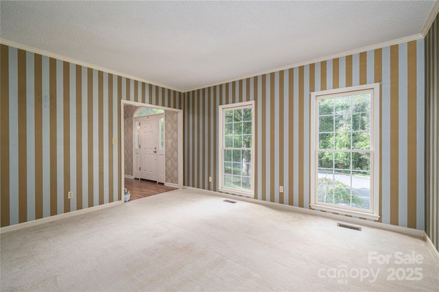 240 37th Avenue Place NW, Hickory, NC 28601