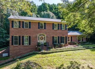 240 37th Avenue Place NW, Hickory, NC 28601