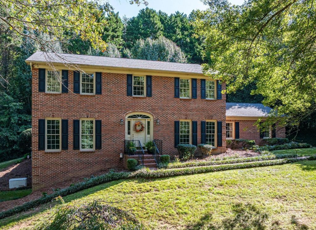 240 37th Avenue Place NW, Hickory, NC 28601