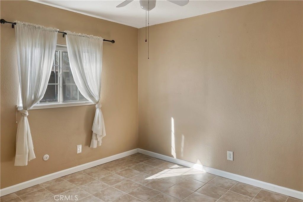 Image 13 of property listing at 25623 Anderson Avenue, Barstow, CA 92311