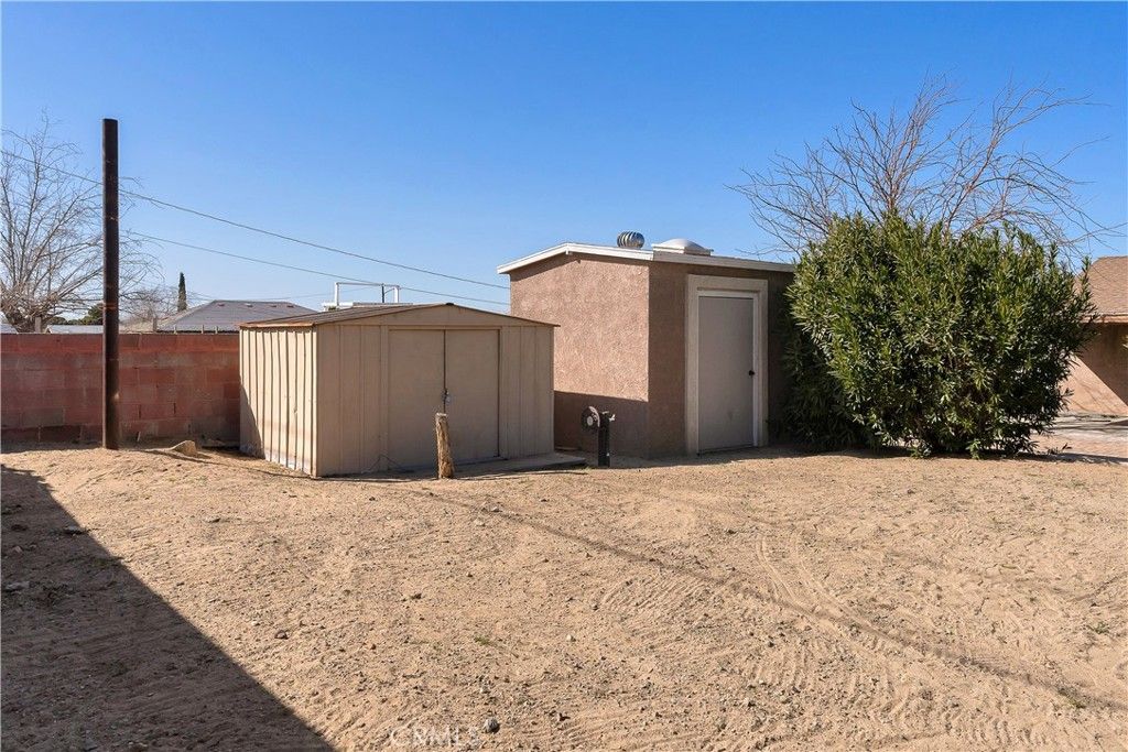 Image 23 of property listing at 25623 Anderson Avenue, Barstow, CA 92311